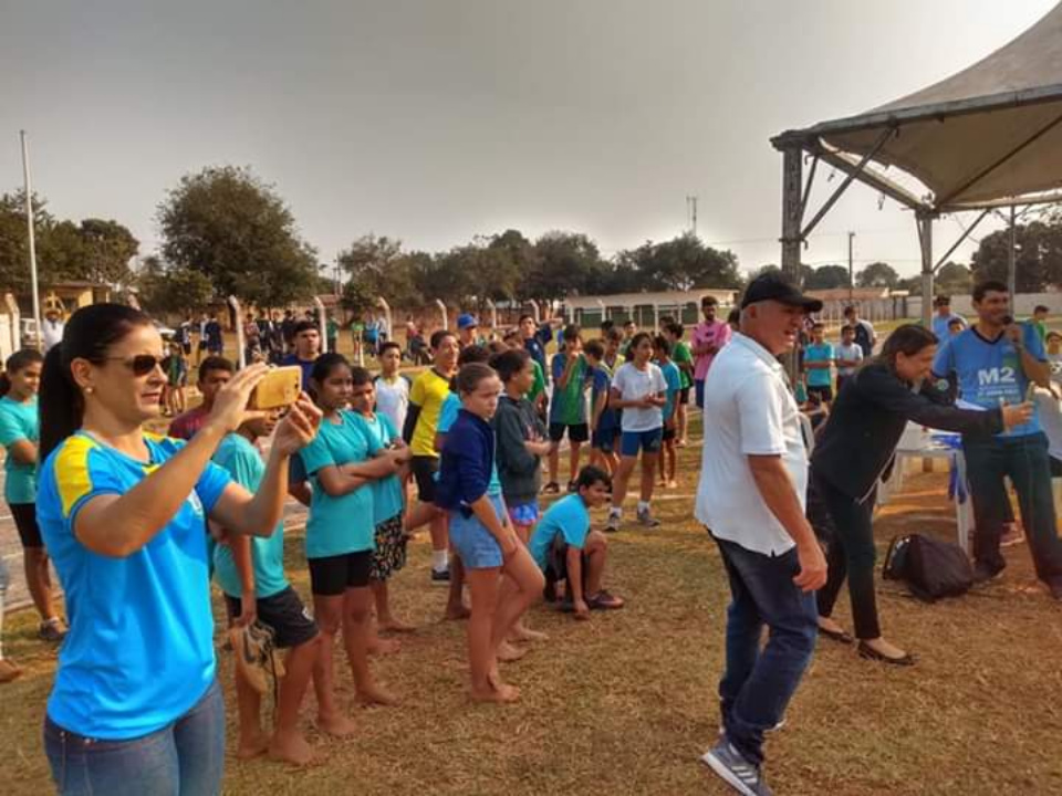 Estádio Municipal recebe jogos escolares. Confira as fotos
