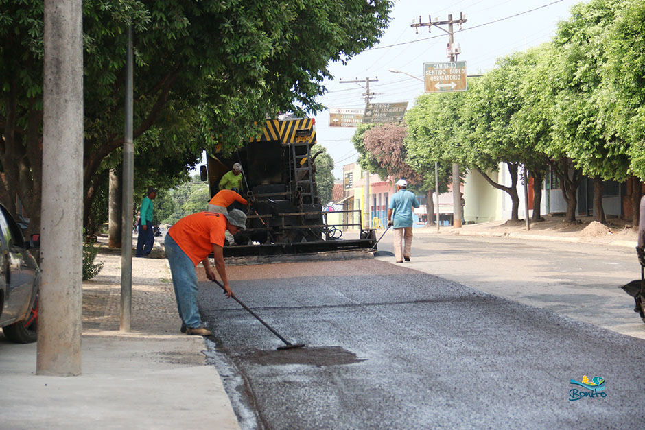 Prefeitura realiza recapeamento asfáltico na Cidade de Bonito