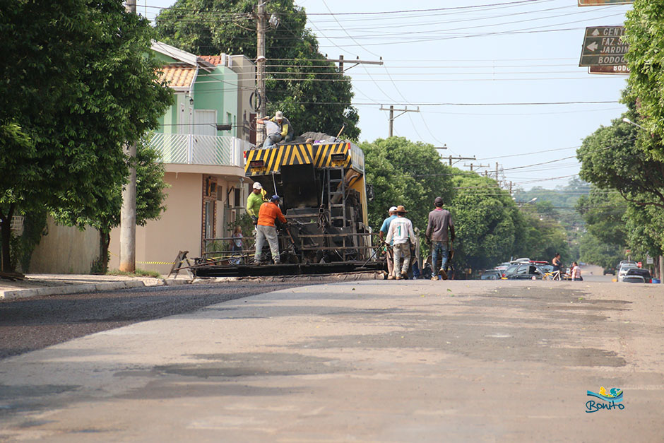 Prefeitura realiza recapeamento asfáltico na Cidade de Bonito