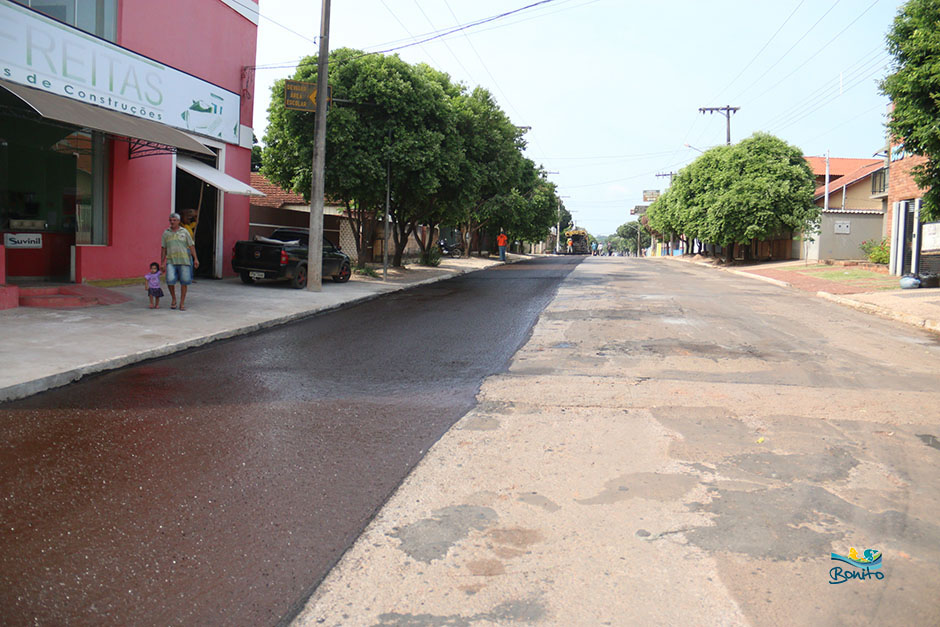 Prefeitura realiza recapeamento asfáltico na Cidade de Bonito