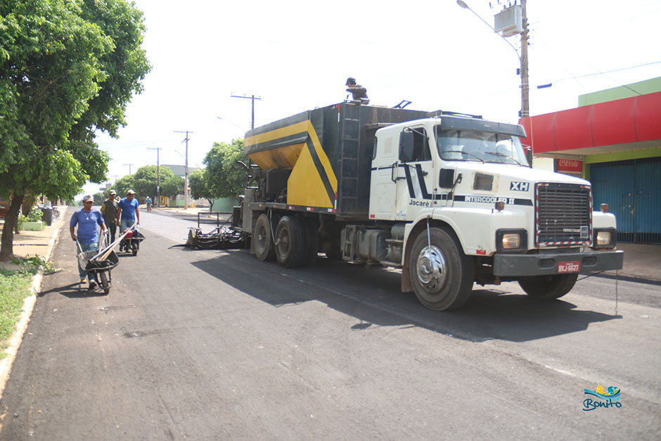Prefeitura realiza recapeamento asfáltico na Cidade de Bonito
