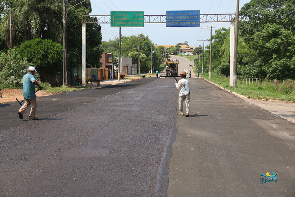Prefeitura realiza recapeamento asfáltico na Cidade de Bonito