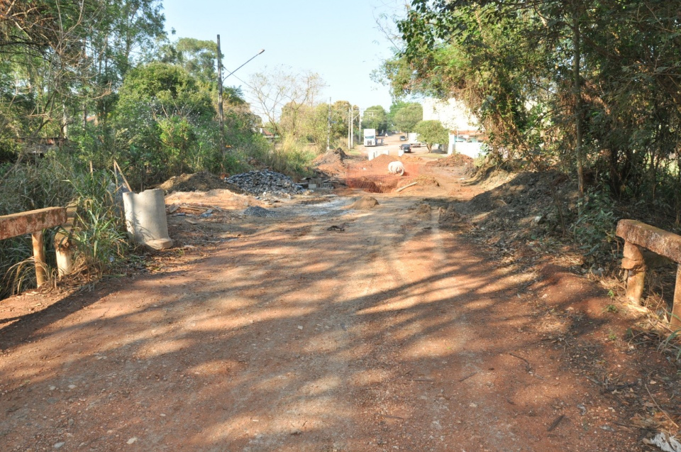 Prefeitura constrói rede de drenagem na Rua Fillinto Muller