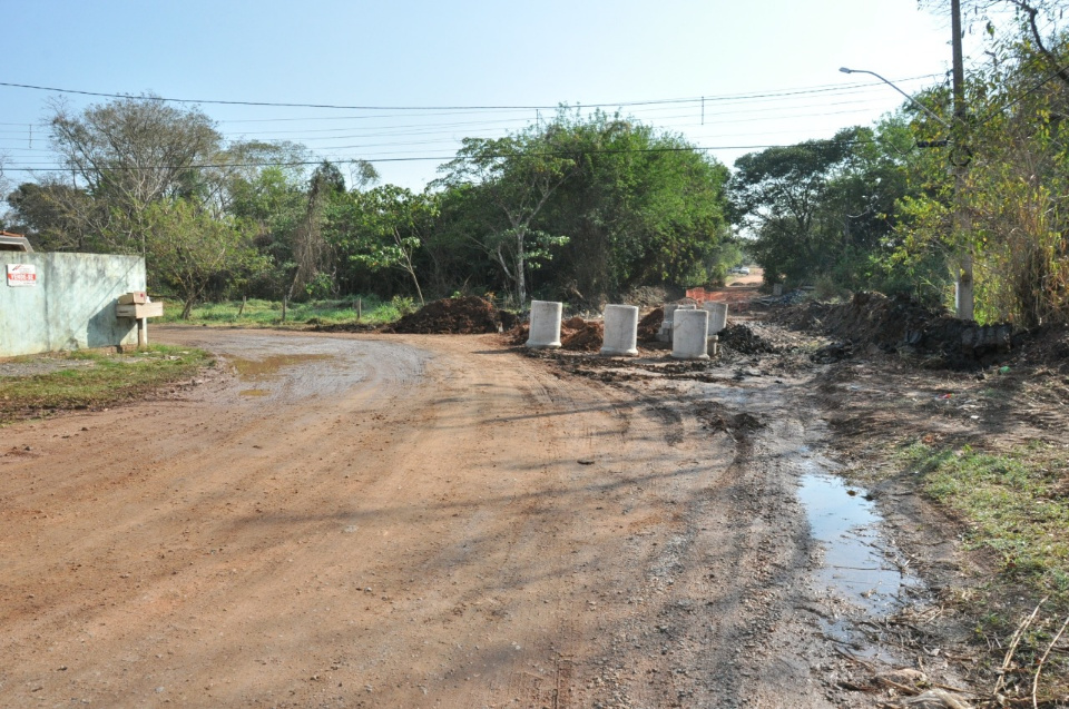 Prefeitura constrói rede de drenagem na Rua Fillinto Muller