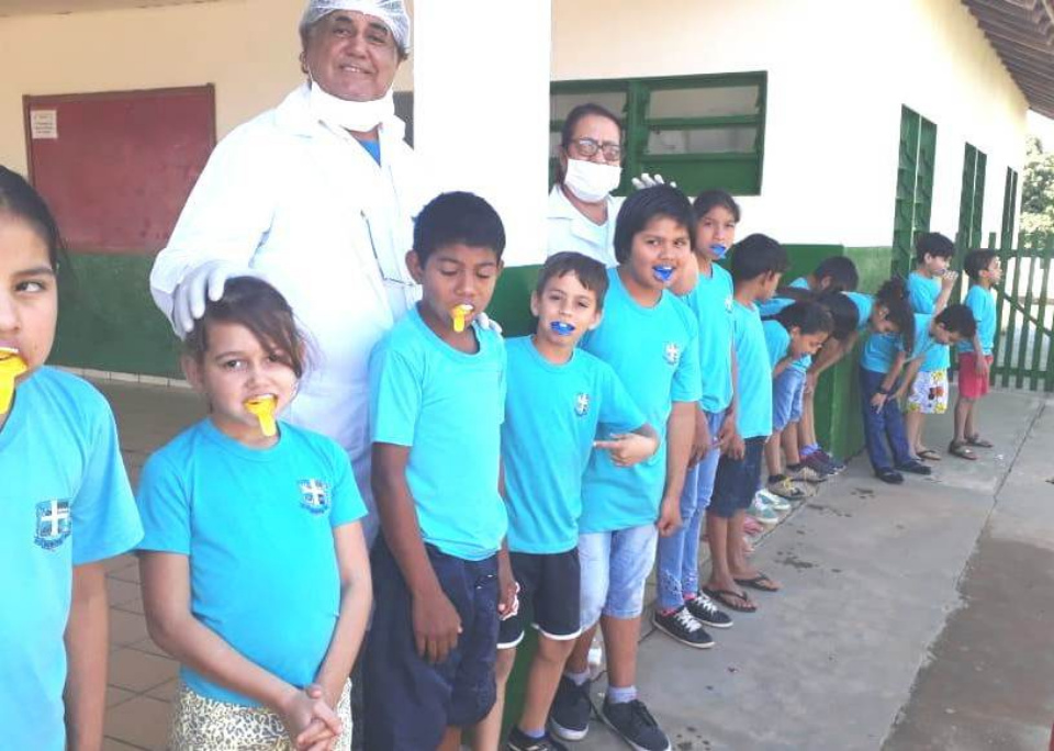 Prefeitura realiza aplicação de flúor em escola do Guaicurús