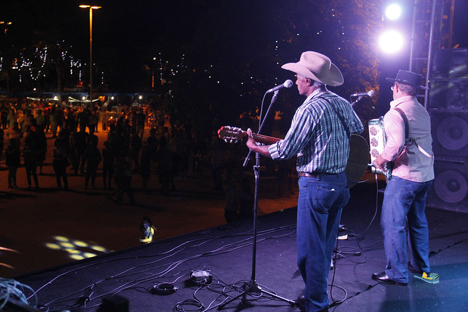 Abertura do 14º Festival da Guavira contou com muita música, feira gastronômica e exposições.