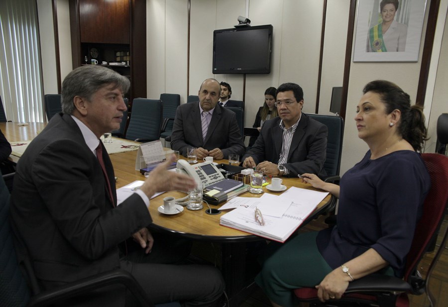 Prefeito Leleco vai a Brasília em busca de recursos para os pequenos produtores