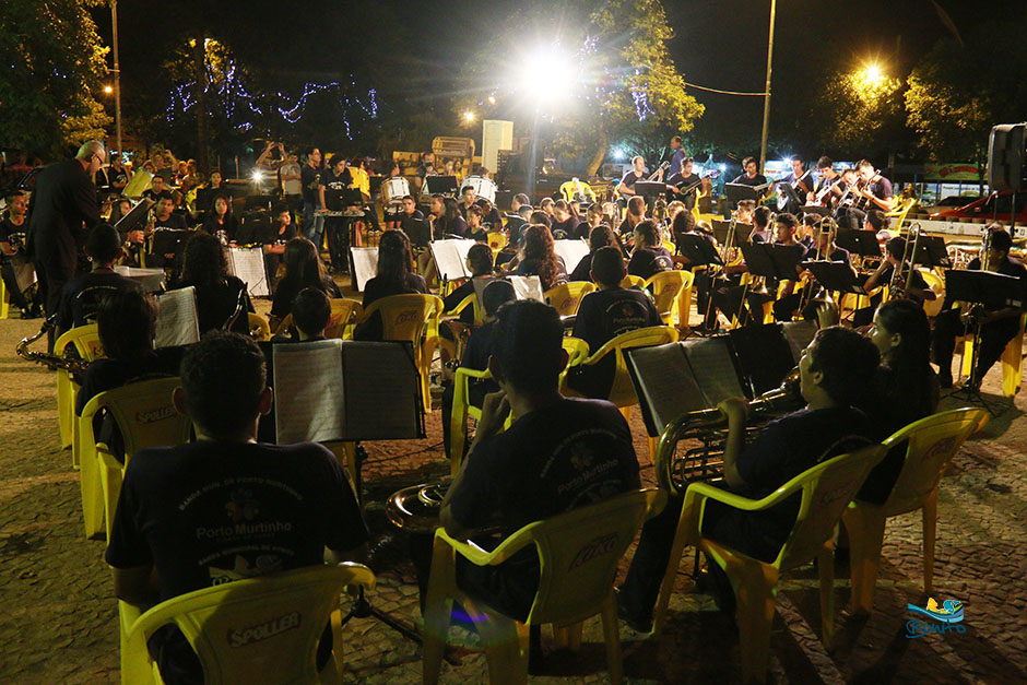 Noite de Concerto Natalino e prêmios na Praça da Liberdade em Bonito
