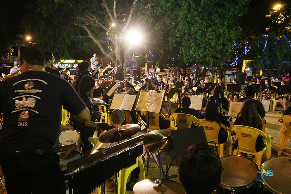 Noite de Concerto Natalino e prêmios na Praça da Liberdade em Bonito