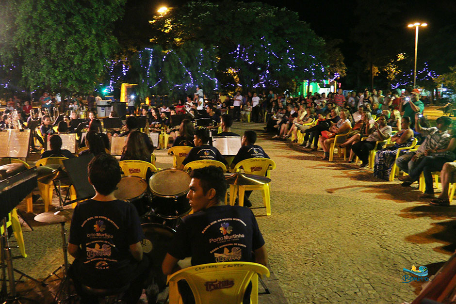 Noite de Concerto Natalino e prêmios na Praça da Liberdade em Bonito