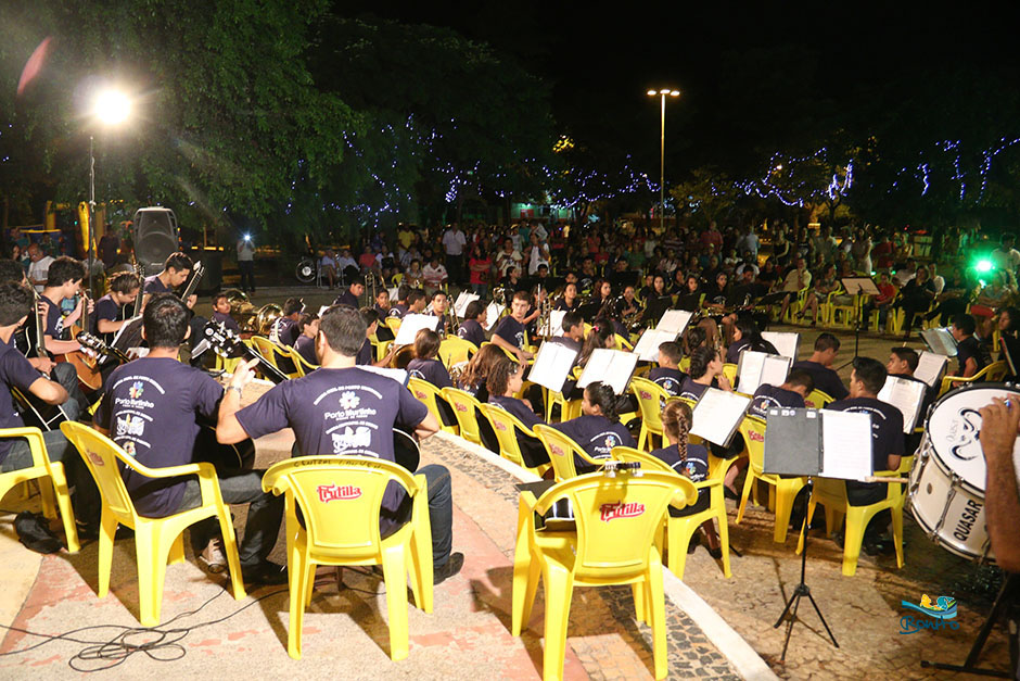 Noite de Concerto Natalino e prêmios na Praça da Liberdade em Bonito