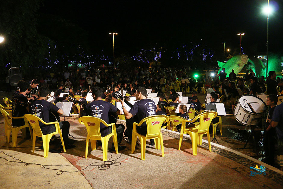 Noite de Concerto Natalino e prêmios na Praça da Liberdade em Bonito