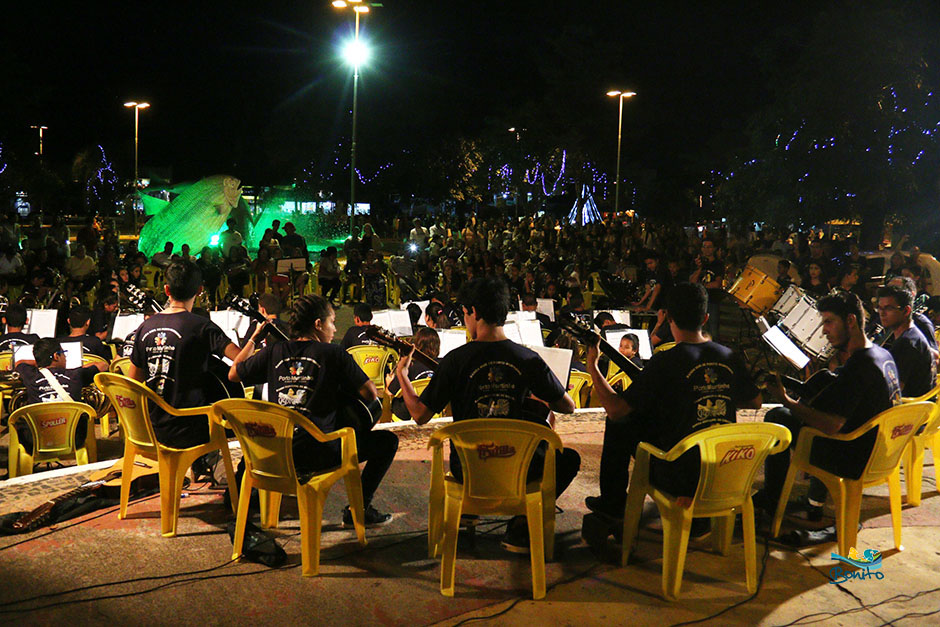 Noite de Concerto Natalino e prêmios na Praça da Liberdade em Bonito