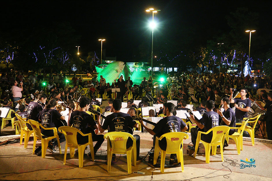 Noite de Concerto Natalino e prêmios na Praça da Liberdade em Bonito