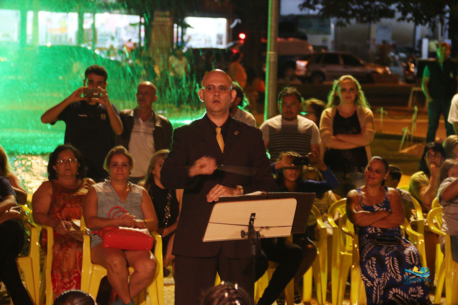 Noite de Concerto Natalino e prêmios na Praça da Liberdade em Bonito