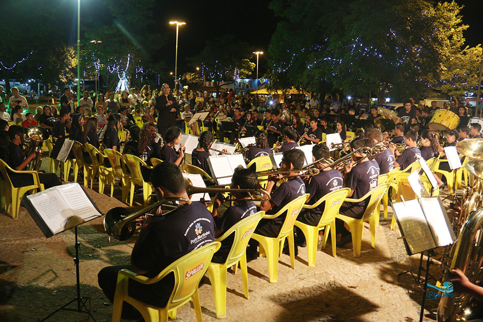 Noite de Concerto Natalino e prêmios na Praça da Liberdade em Bonito