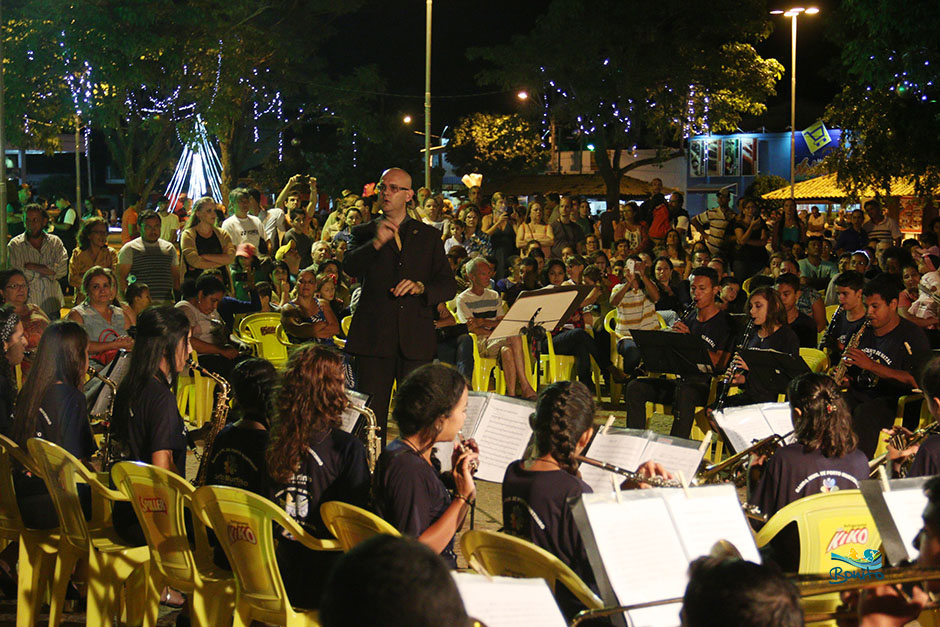 Noite de Concerto Natalino e prêmios na Praça da Liberdade em Bonito