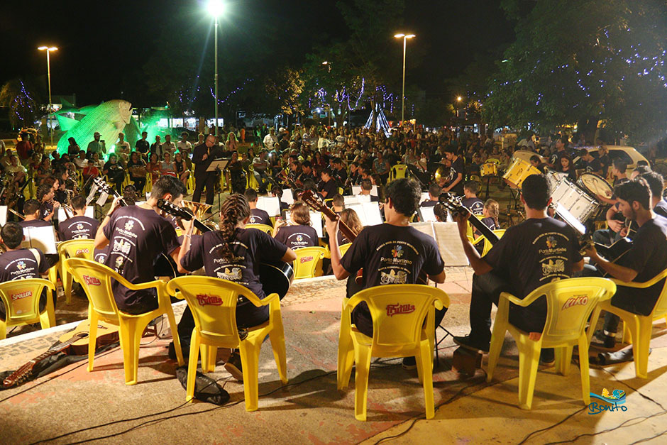 Noite de Concerto Natalino e prêmios na Praça da Liberdade em Bonito