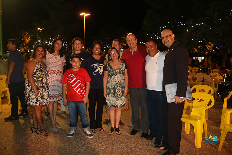 Noite de Concerto Natalino e prêmios na Praça da Liberdade em Bonito