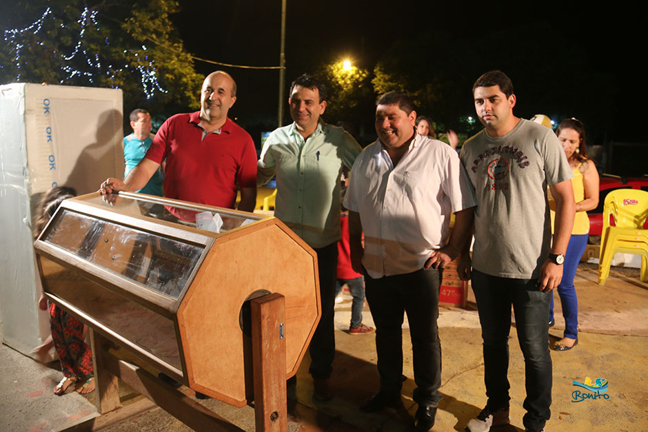 Noite de Concerto Natalino e prêmios na Praça da Liberdade em Bonito