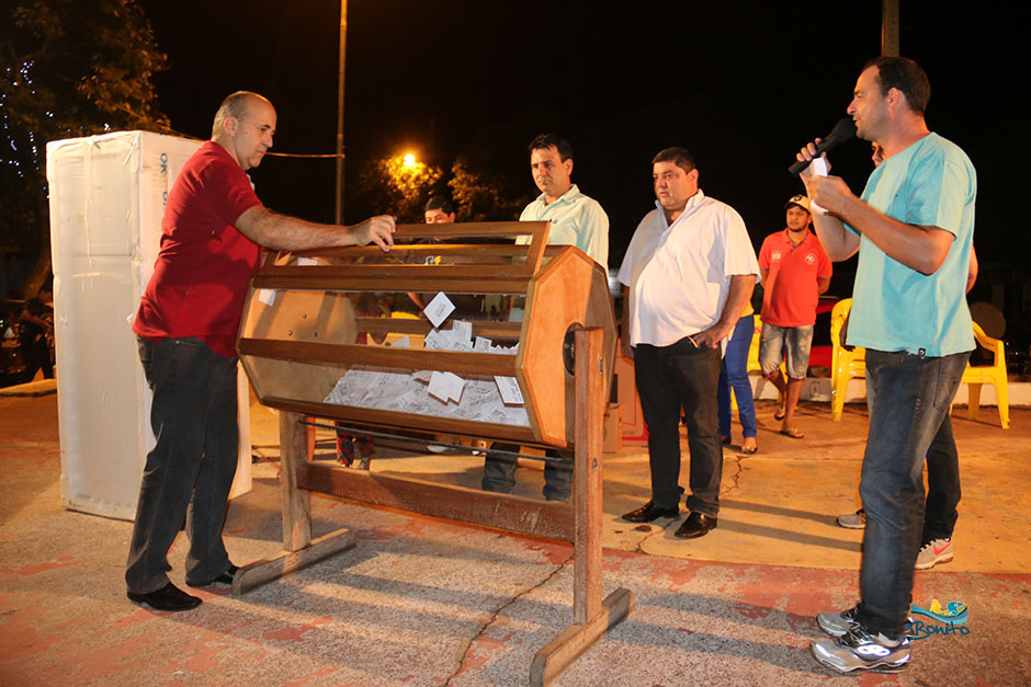 Noite de Concerto Natalino e prêmios na Praça da Liberdade em Bonito