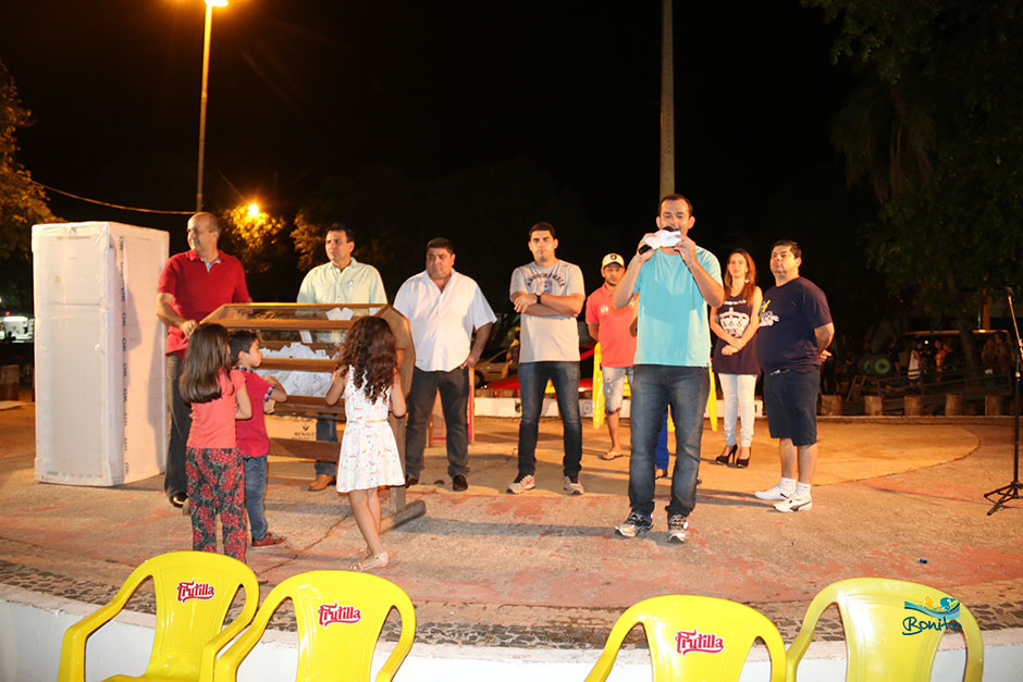 Noite de Concerto Natalino e prêmios na Praça da Liberdade em Bonito