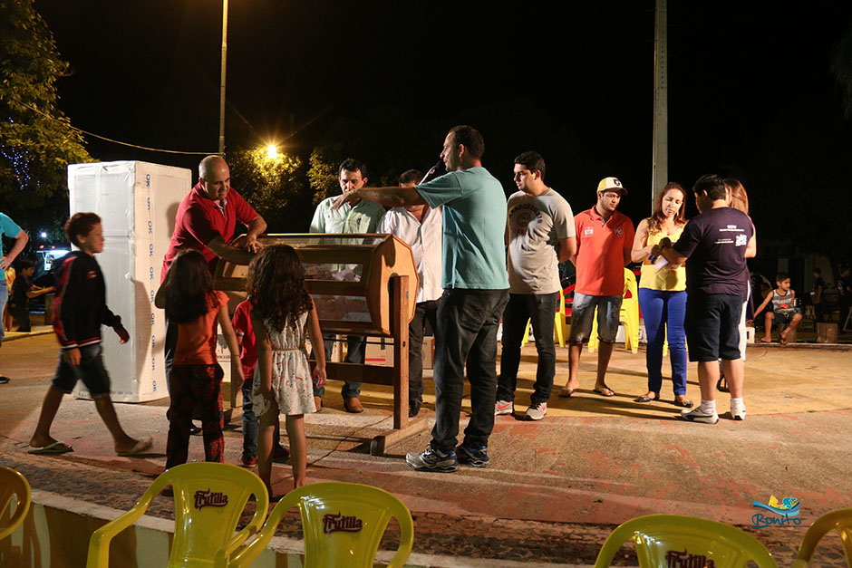 Noite de Concerto Natalino e prêmios na Praça da Liberdade em Bonito