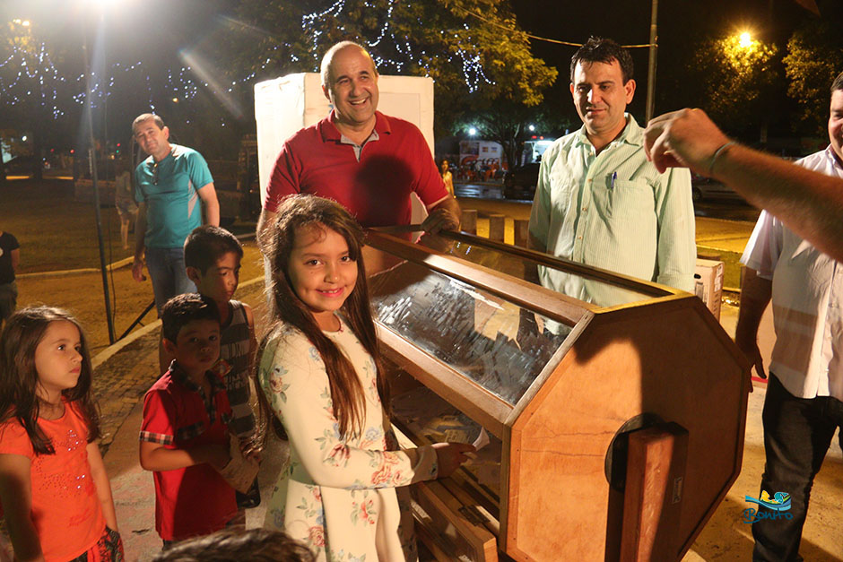 Noite de Concerto Natalino e prêmios na Praça da Liberdade em Bonito