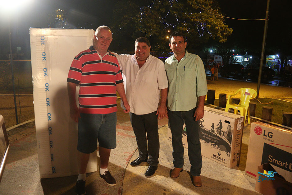 Noite de Concerto Natalino e prêmios na Praça da Liberdade em Bonito