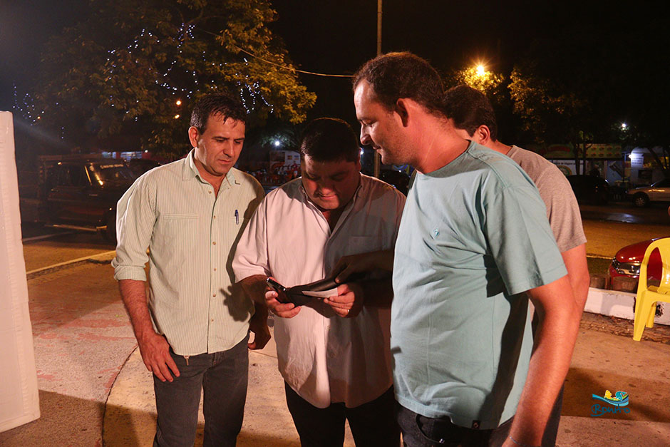Noite de Concerto Natalino e prêmios na Praça da Liberdade em Bonito
