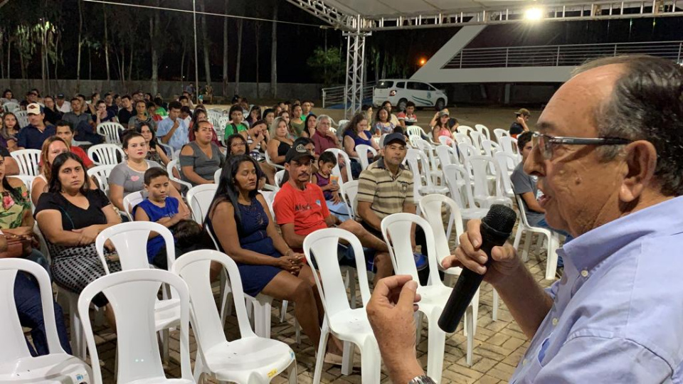 Prefeito entrega certificados de curso de aprimoramento profissional