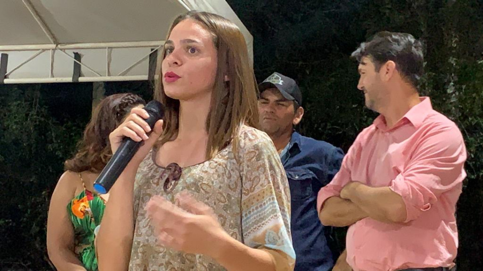 Prefeito entrega certificados de curso de aprimoramento profissional