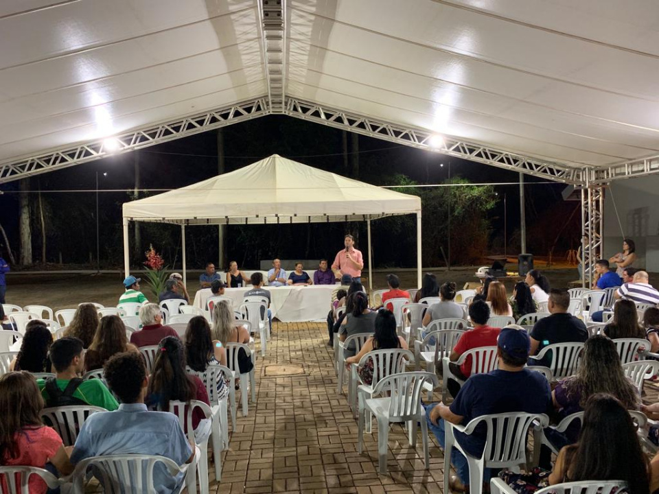 Prefeito entrega certificados de curso de aprimoramento profissional