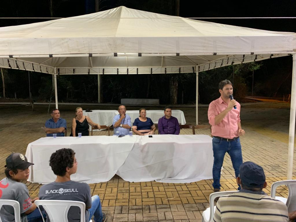 Prefeito entrega certificados de curso de aprimoramento profissional