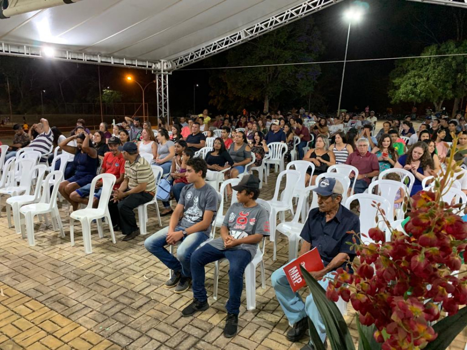 Prefeito entrega certificados de curso de aprimoramento profissional