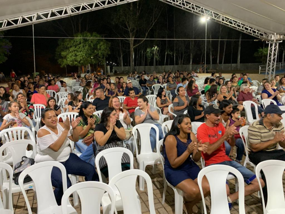 Prefeito entrega certificados de curso de aprimoramento profissional
