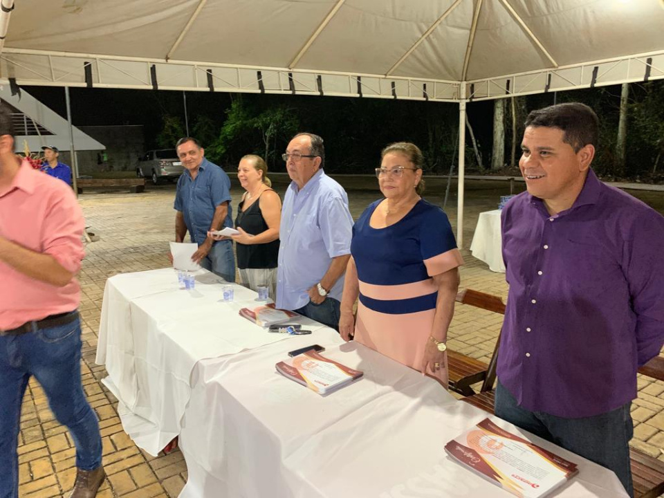 Prefeito entrega certificados de curso de aprimoramento profissional