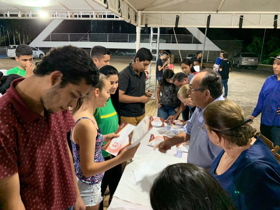 Prefeito entrega certificados de curso de aprimoramento profissional