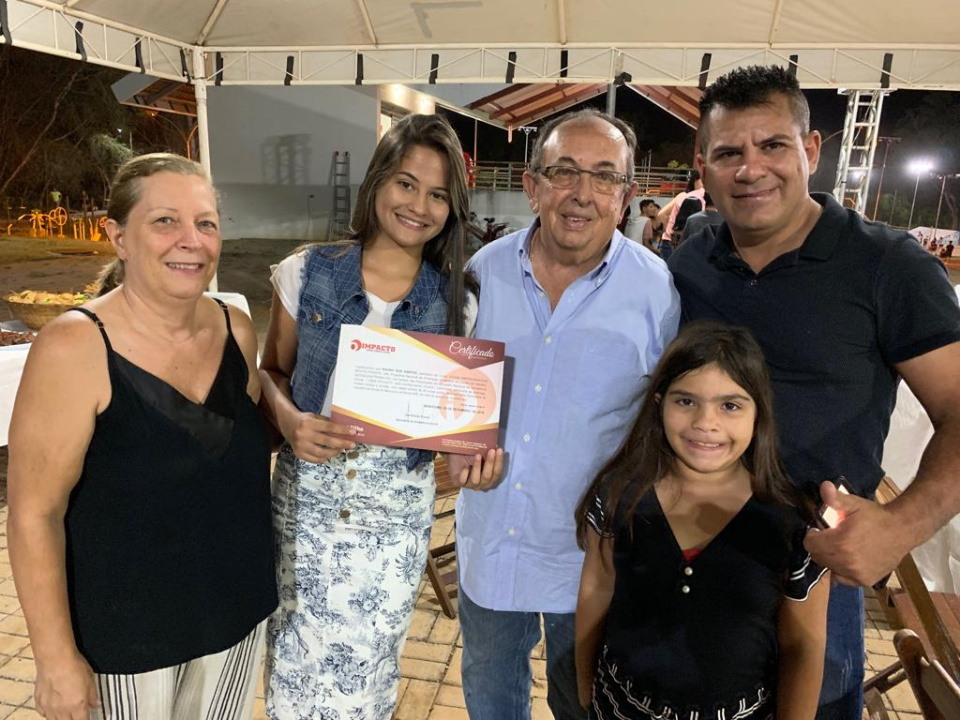 Prefeito entrega certificados de curso de aprimoramento profissional