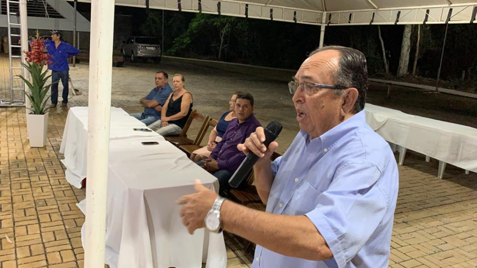 Prefeito entrega certificados de curso de aprimoramento profissional