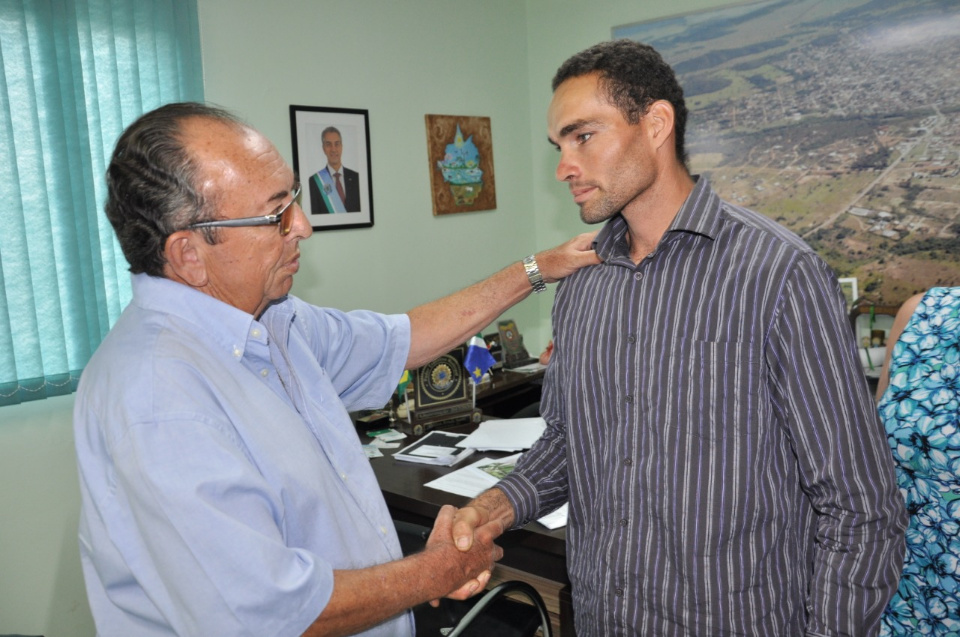 Prefeito Municipal dá posse a novo servidor concursado