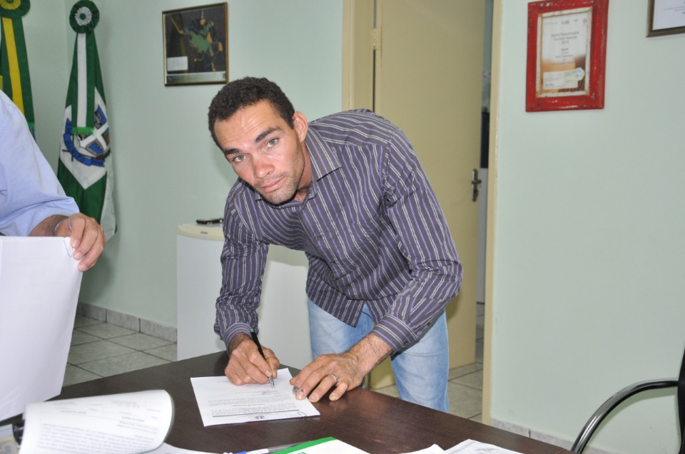Prefeito Municipal dá posse a novo servidor concursado