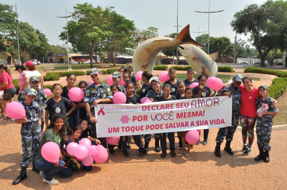 Caminhada encerra a programação do Outubro Rosa