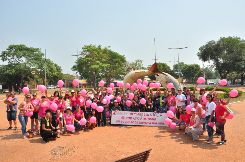 Caminhada encerra a programação do Outubro Rosa