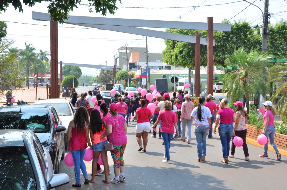 Caminhada encerra a programação do Outubro Rosa