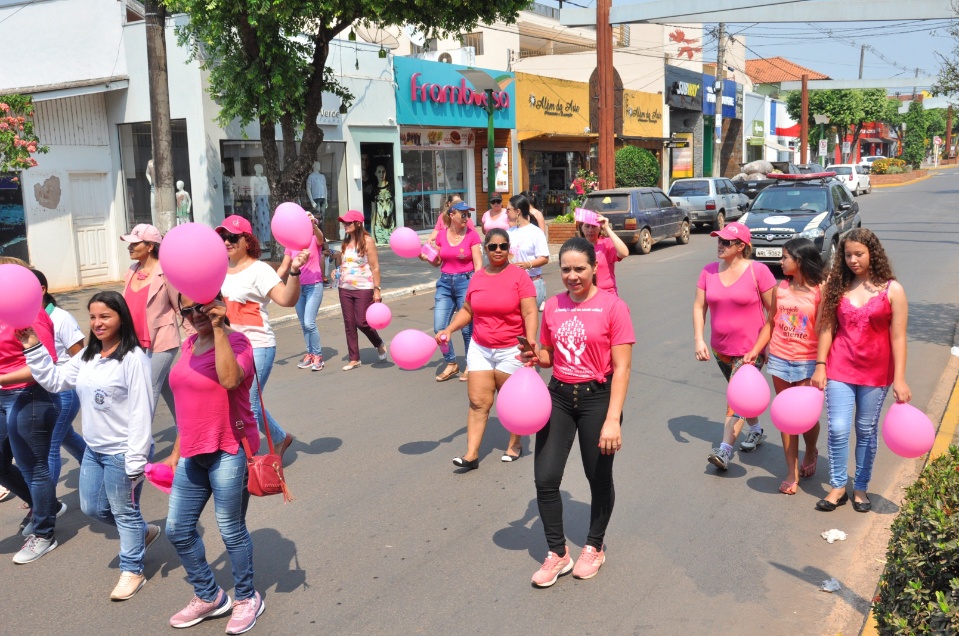 Caminhada encerra a programação do Outubro Rosa