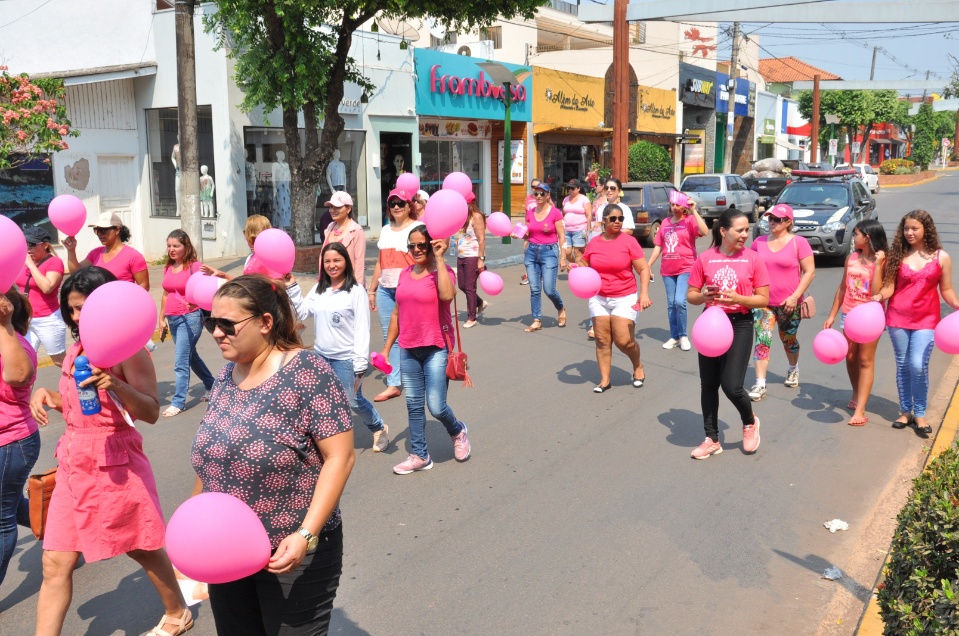 Caminhada encerra a programação do Outubro Rosa
