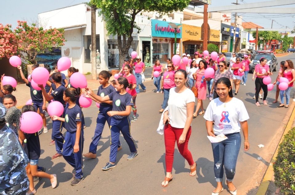 Caminhada encerra a programação do Outubro Rosa