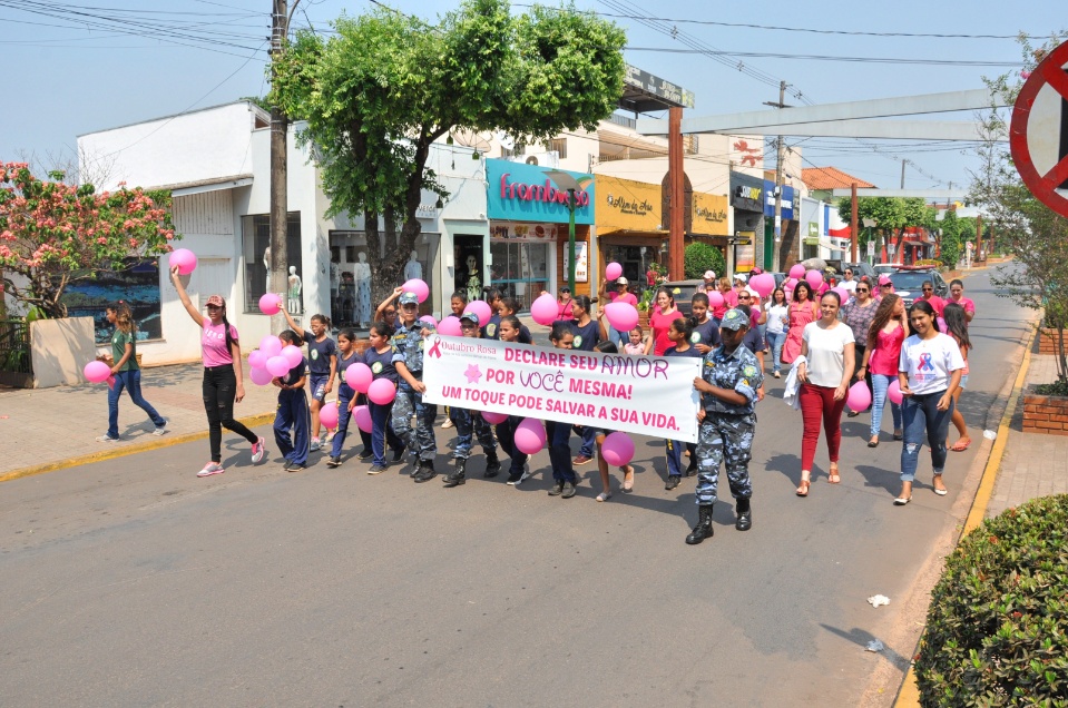 Caminhada encerra a programação do Outubro Rosa