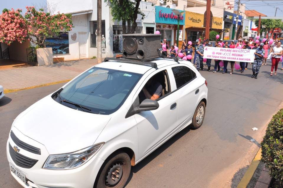 Caminhada encerra a programação do Outubro Rosa